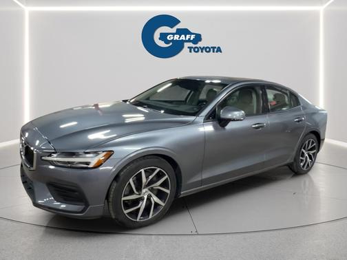 2020 Volvo S60 T6 Momentum