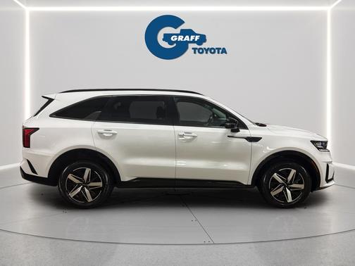 Glacial White Pearl 2022 Kia Sorento S