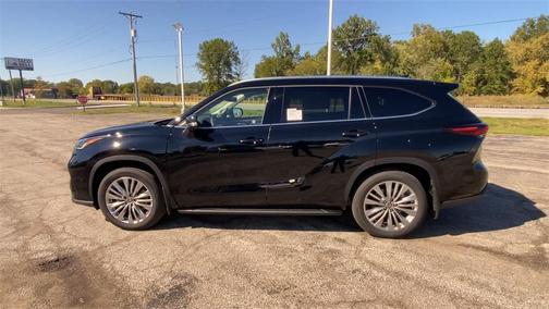 2025 Toyota Highlander Platinum