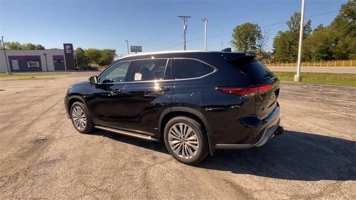 2025 Toyota Highlander Platinum