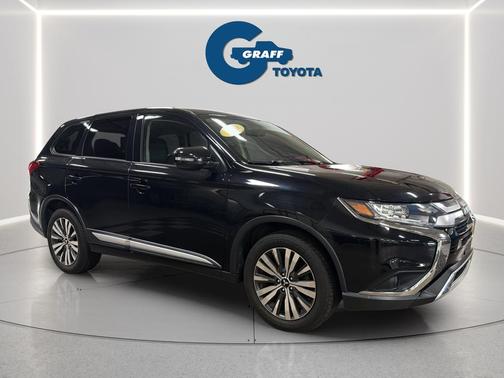 Labrador Black Metallic 2019 Mitsubishi Outlander SE