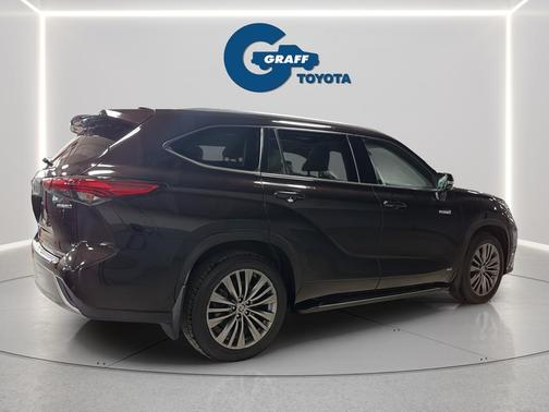 Opulent Amber 2020 Toyota Highlander Hybrid Platinum