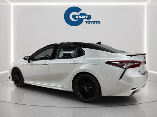 Wind Chill Pearl/Midnight Black Metallic 2021 Toyota Camry XSE