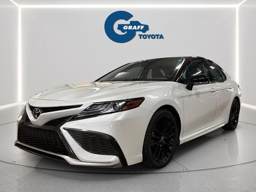 Wind Chill Pearl/Midnight Black Metallic 2021 Toyota Camry XSE