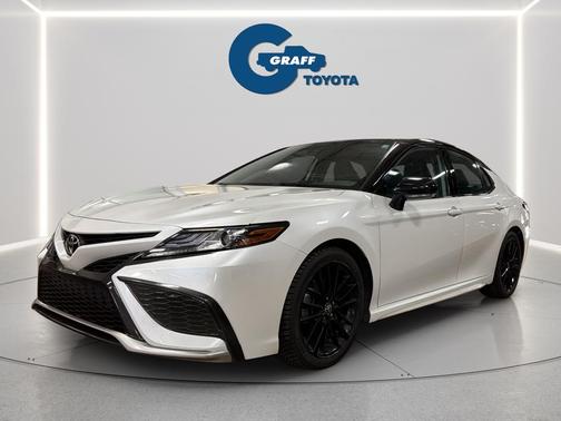 Wind Chill Pearl/Midnight Black Metallic 2021 Toyota Camry XSE