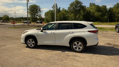 2023 Toyota Highlander LE