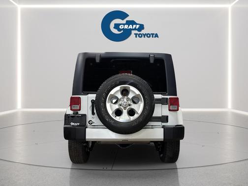 Bright White Clearcoat 2014 Jeep Wrangler Unlimited Sahara