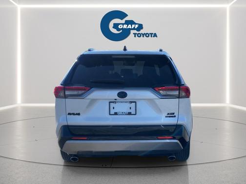 Wind Chill Pearl/Midnight Black Metallic 2023 Toyota RAV4 Hybrid SE