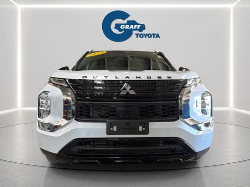White Diamond 2023 Mitsubishi Outlander SE S-AWC