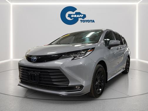 Cement 2025 Toyota Sienna Woodland Edition