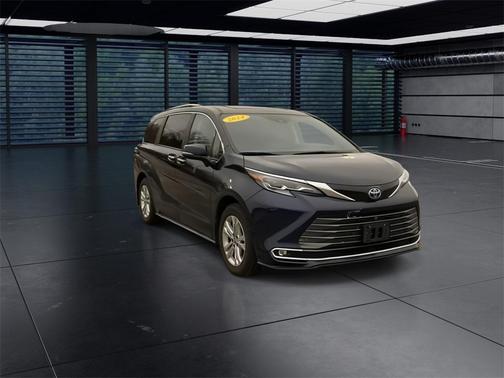 2024 Toyota Sienna Platinum