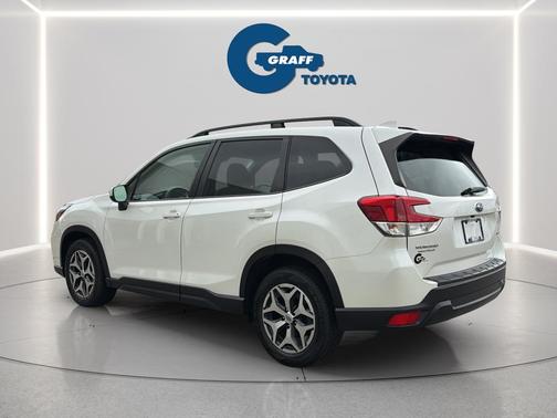 Crystal White Pearl 2021 Subaru Forester Premium