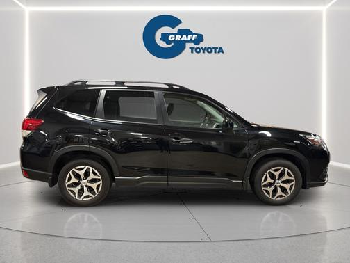 Crystal Black Silica 2023 Subaru Forester Premium
