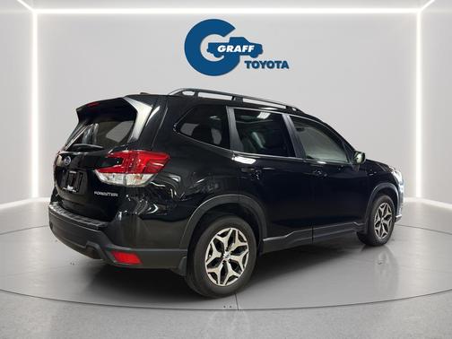 Crystal Black Silica 2023 Subaru Forester Premium