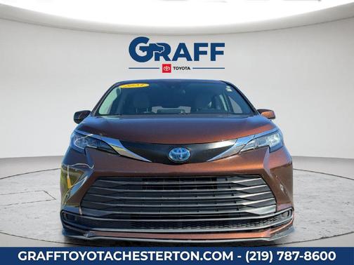 Sunset Bronze Mica 2023 Toyota Sienna LE