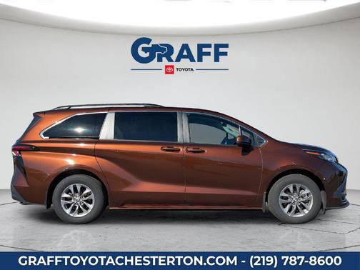 Sunset Bronze Mica 2023 Toyota Sienna LE