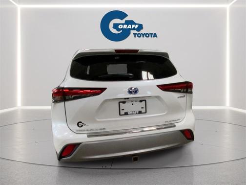 2023 Toyota Highlander Hybrid Platinum