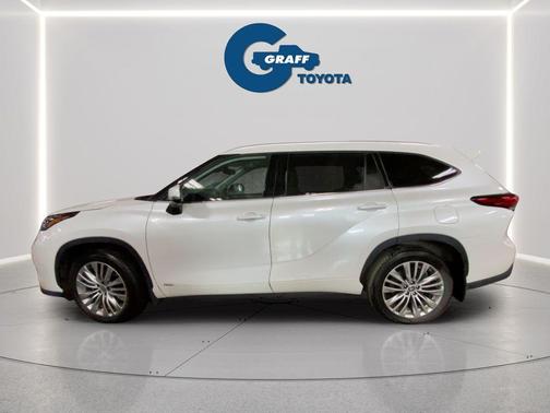 2023 Toyota Highlander Hybrid Platinum