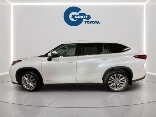 2023 Toyota Highlander Hybrid Platinum