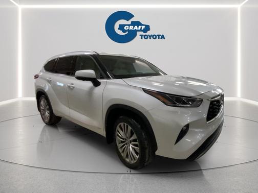 2023 Toyota Highlander Hybrid Platinum