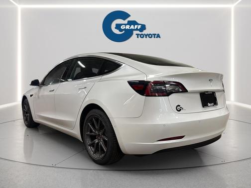 Pearl White Multi-Coat 2019 Tesla Model 3 Mid Range