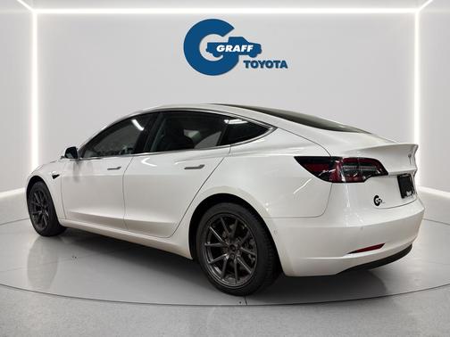 Pearl White Multi-Coat 2019 Tesla Model 3 Mid Range