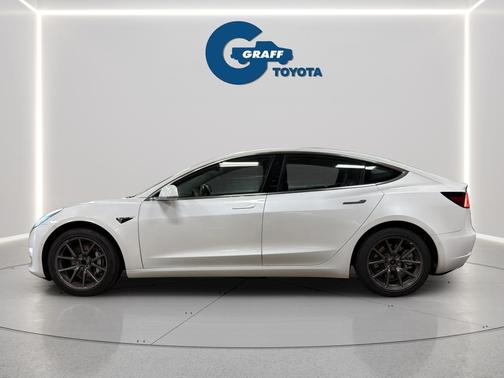 Pearl White Multi-Coat 2019 Tesla Model 3 Mid Range