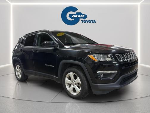 Diamond Black Crystal Pearlcoat 2018 Jeep Compass Latitude