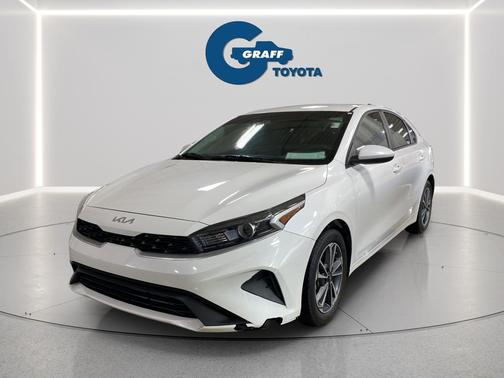 Snow White Pearl 2024 Kia Forte LXS