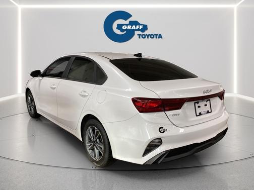 Snow White Pearl 2024 Kia Forte LXS
