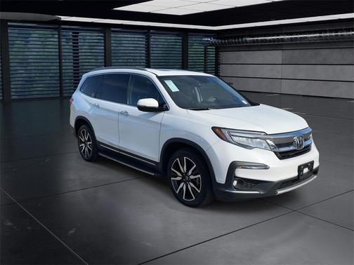 2022 Honda Pilot Touring 8-Passenger