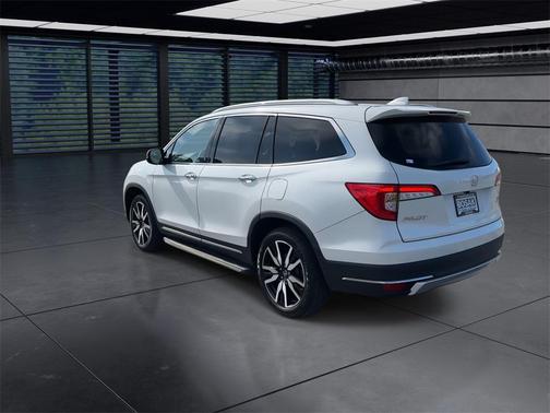 2022 Honda Pilot Touring 8-Passenger