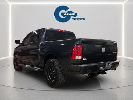 Brilliant Black Crystal Pearlcoat 2017 RAM 1500 Express