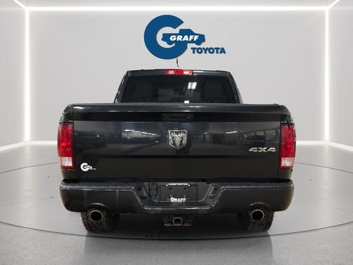 Brilliant Black Crystal Pearlcoat 2017 RAM 1500 Express