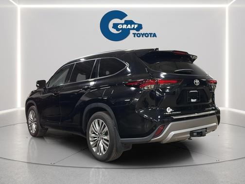 Midnight Black Metallic 2024 Toyota Highlander Platinum