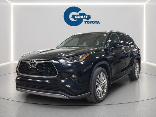 Midnight Black Metallic 2024 Toyota Highlander Platinum