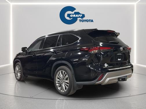 Midnight Black Metallic 2024 Toyota Highlander Platinum