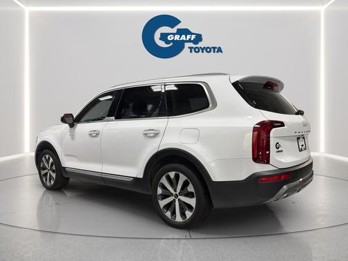 Glacial White Pearl 2022 Kia Telluride S