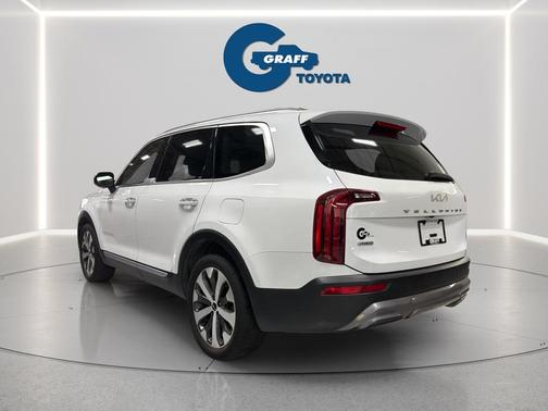 Glacial White Pearl 2022 Kia Telluride S