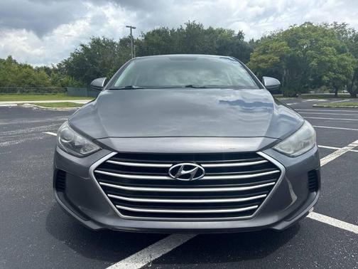 2018 Hyundai ELANTRA SE