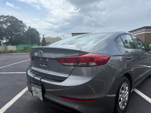 2018 Hyundai ELANTRA SE