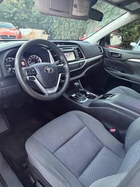 2019 Toyota Highlander LE I4