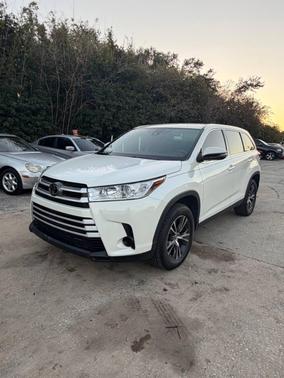 2019 Toyota Highlander LE I4