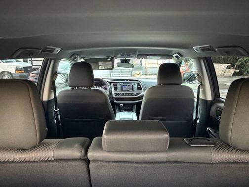 2019 Toyota Highlander LE I4