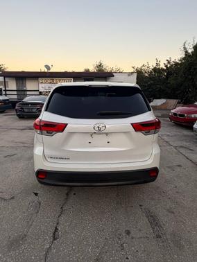 2019 Toyota Highlander LE I4