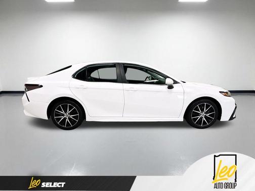 Ice 2023 Toyota Camry SE