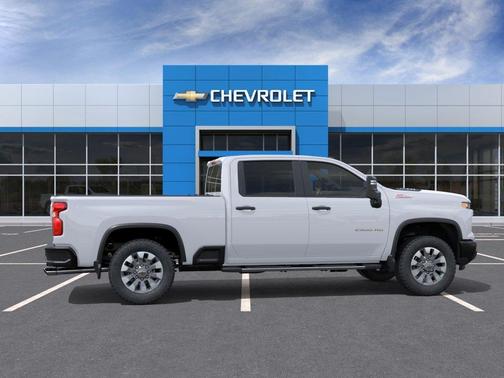 Summit White 2026 Chevrolet Silverado 2500 Custom