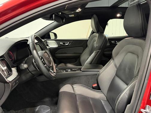 2019 Volvo S60 T6 R-Design