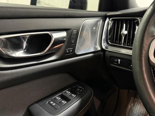 2019 Volvo S60 T6 R-Design