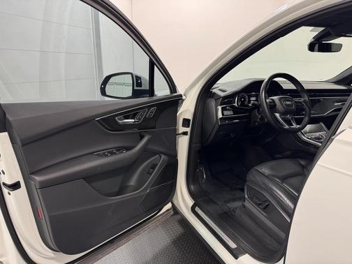 2021 Audi Q7 45 Premium Plus